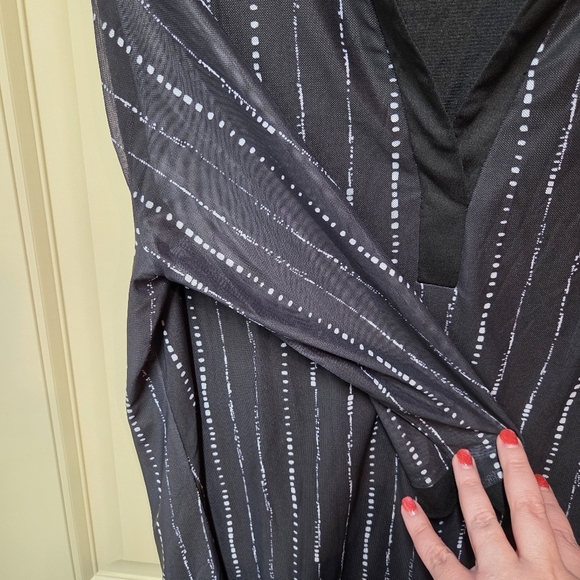 Timeson Top Womens Size Medium Black White Lined 3/4 Sleeve  V Neck Business - Picture 4 of 12